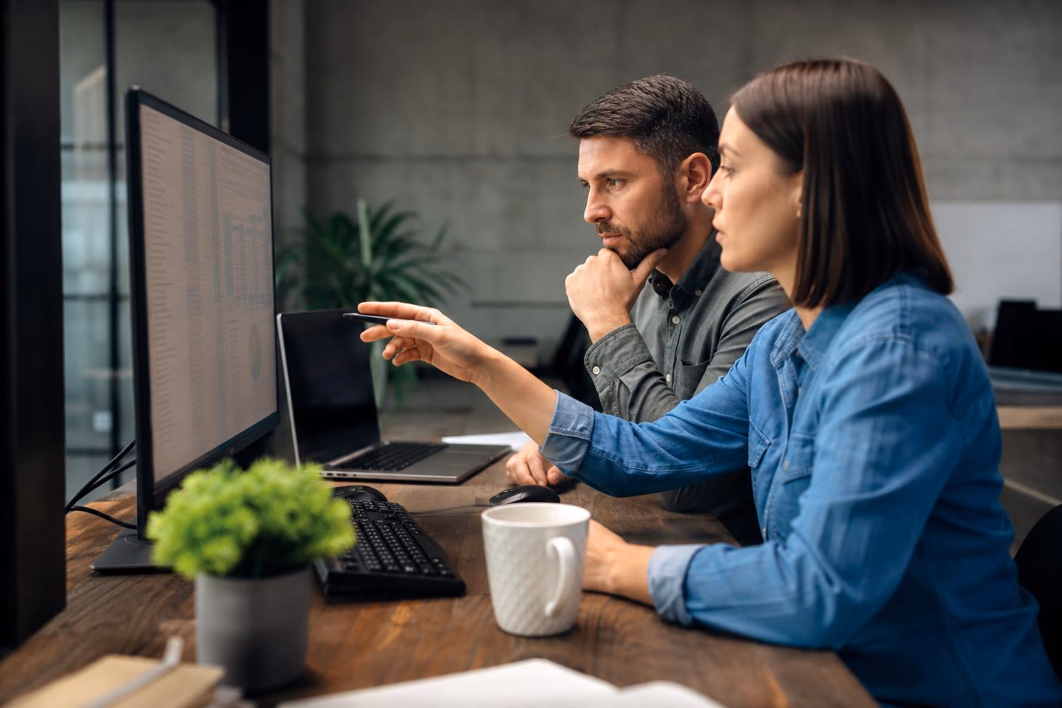 How to Detect Risk Early in Implementation Projects Using AI